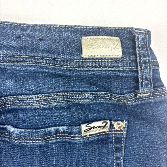 Seven 7 Med Midrise Wash Embroider Faded Whiskered Stretch Denim Shorts Size 12 - Picture 7 of 10